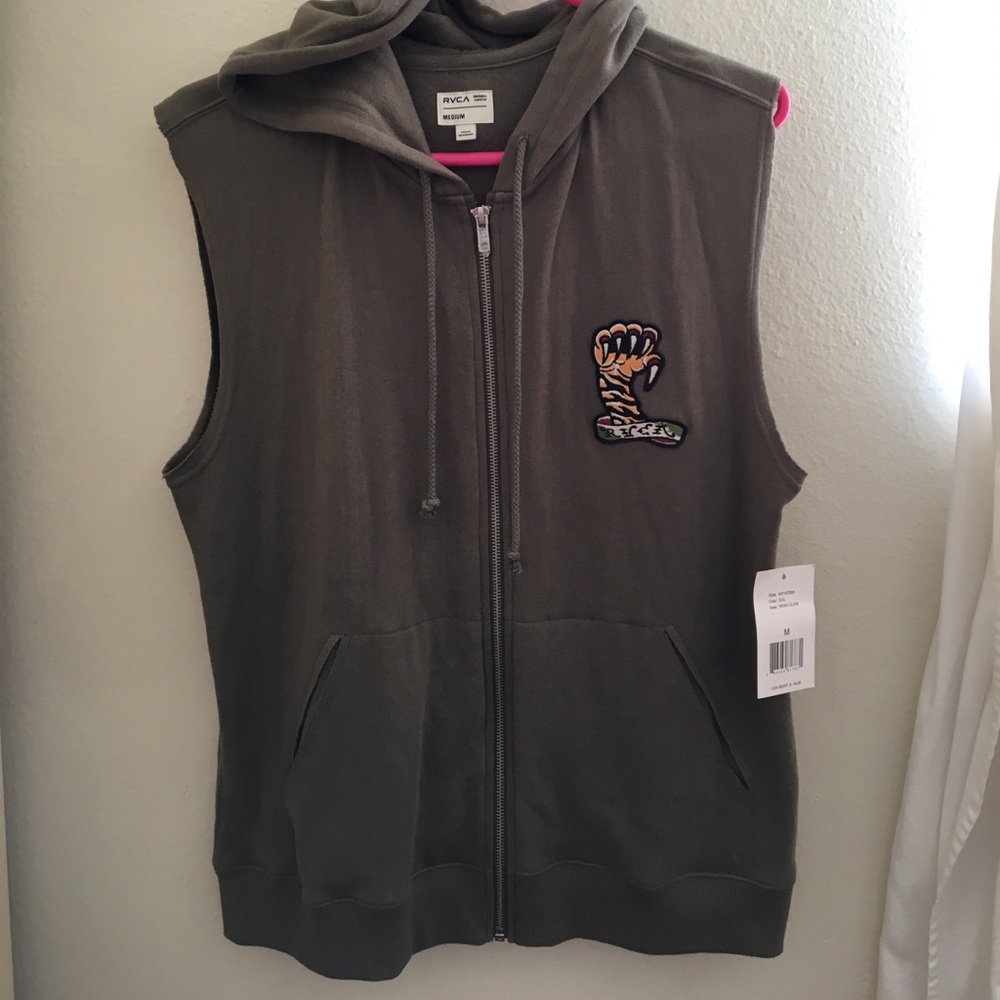 RVCA SLEEVELESS ZIP UP HOODIE!!