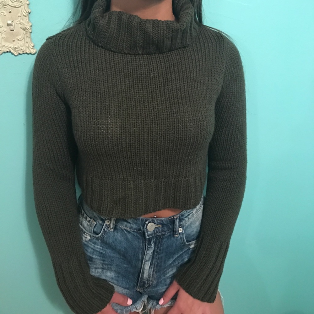 Crop turtle neck sweater