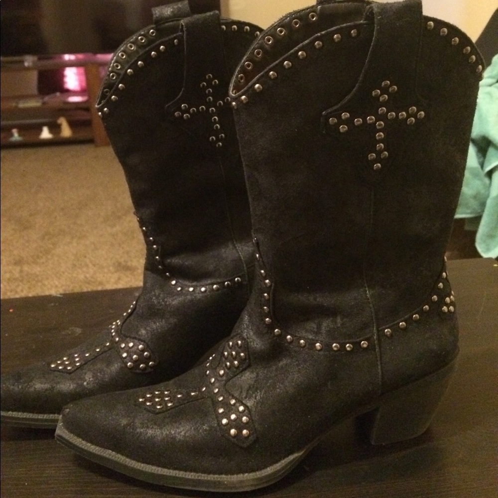 Black cowboy boots