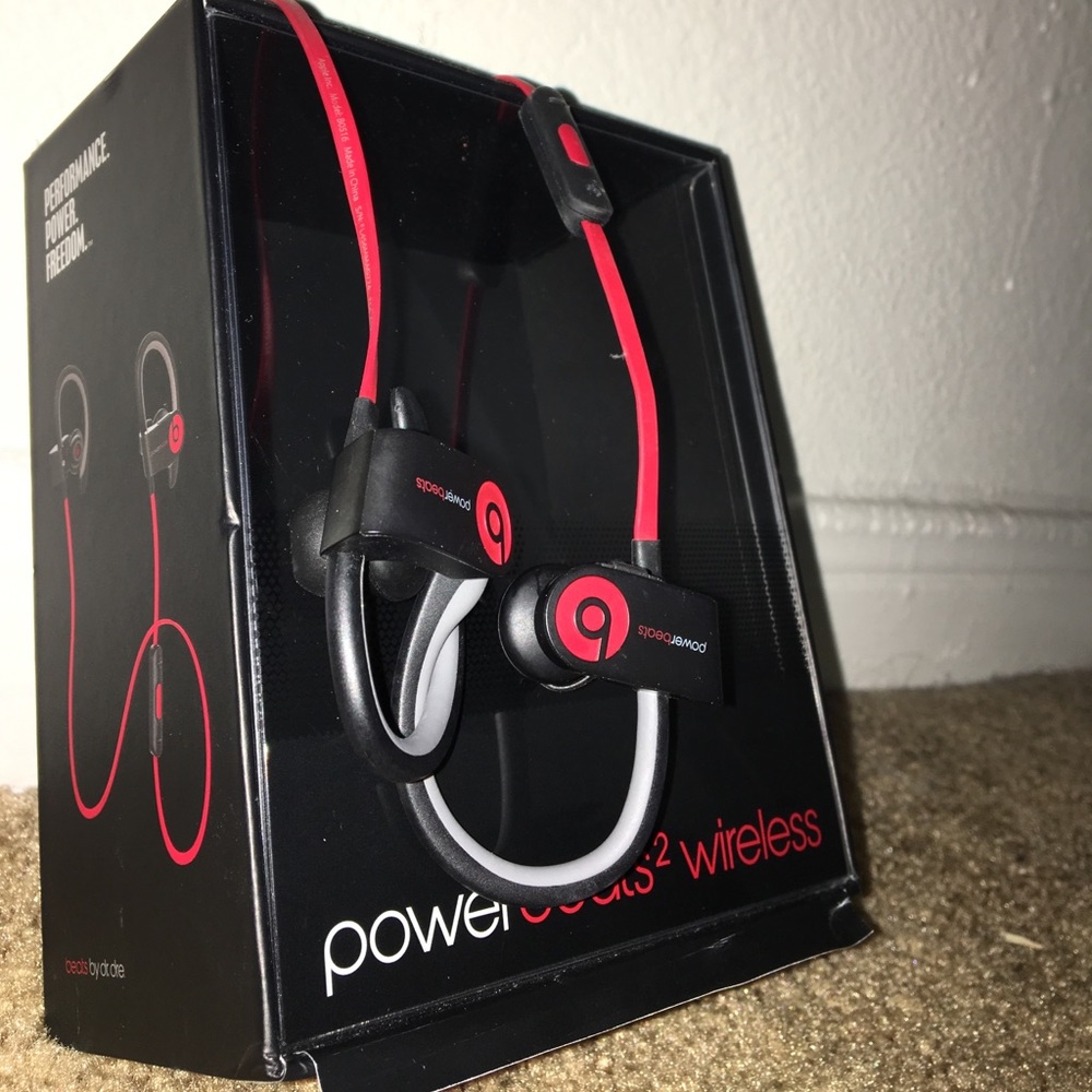 SOLD ON MERC* Power Beats 2 wireless