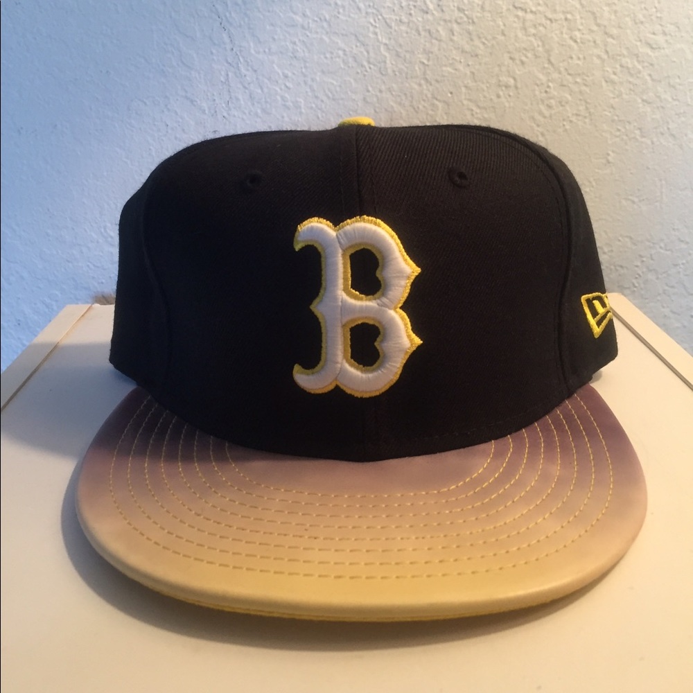 New Era 59Fifty Red Sox Glow in the Dark Hat 7 1/2