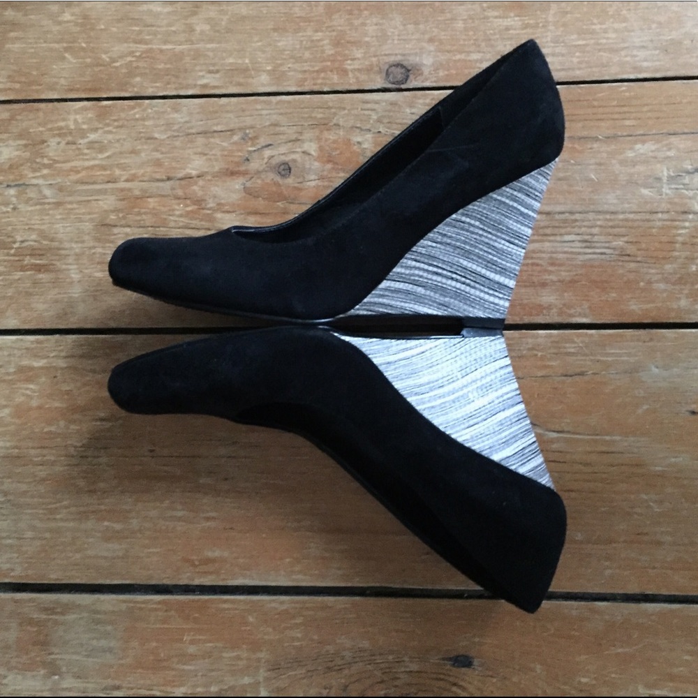 Nine West Lined Wedges