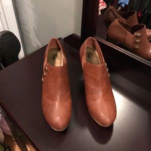 Women's slip on boots