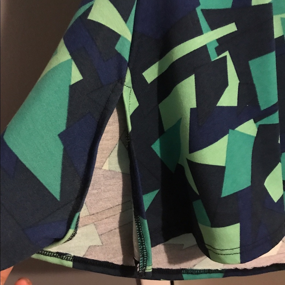 Lularoe Perfect Tee - Picture 2 of 3