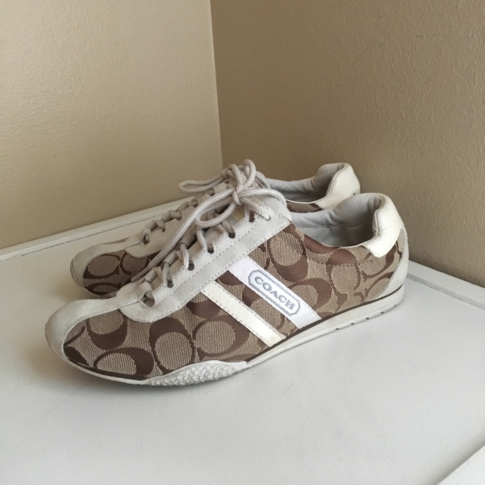 Authentic Coach 'Katelyn' size 7 sneaker shoes ❤️