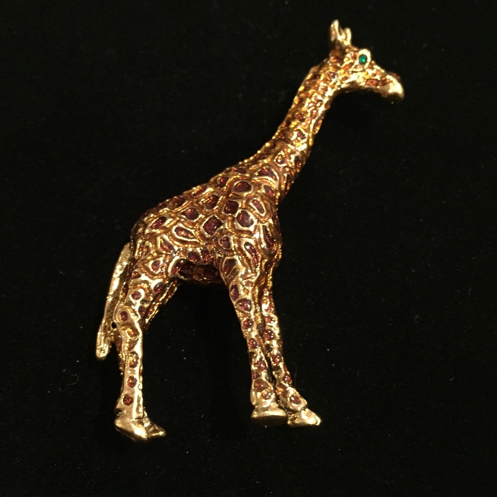 Giraffe brooch
