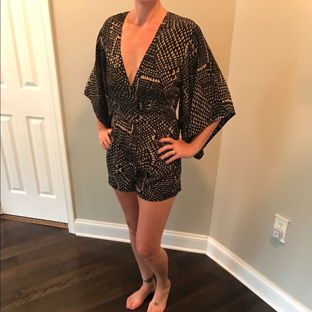 South moon under romper