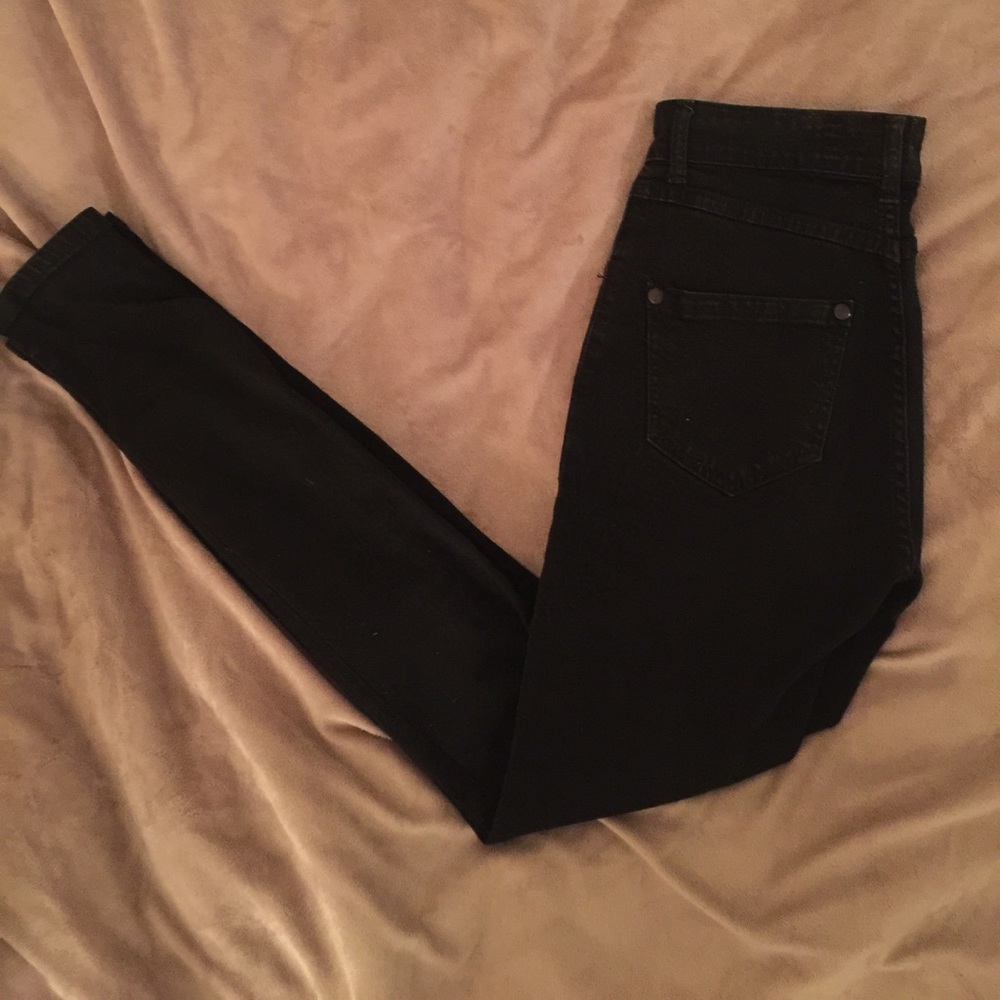 HIGH WAISTED BRANDY MELVILLE BLACK JEANS