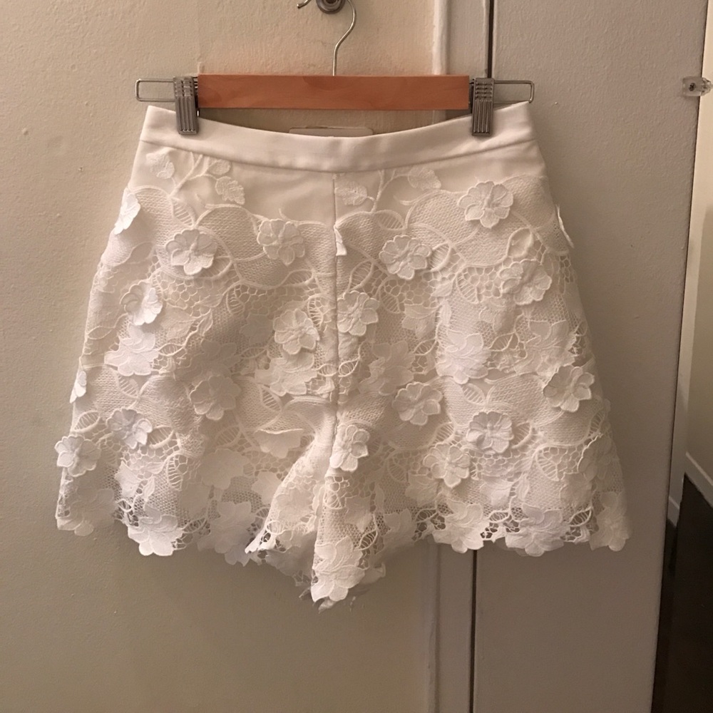 ALEXIS white floral shorts