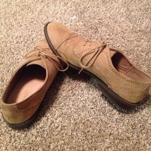Suede saddle shoes