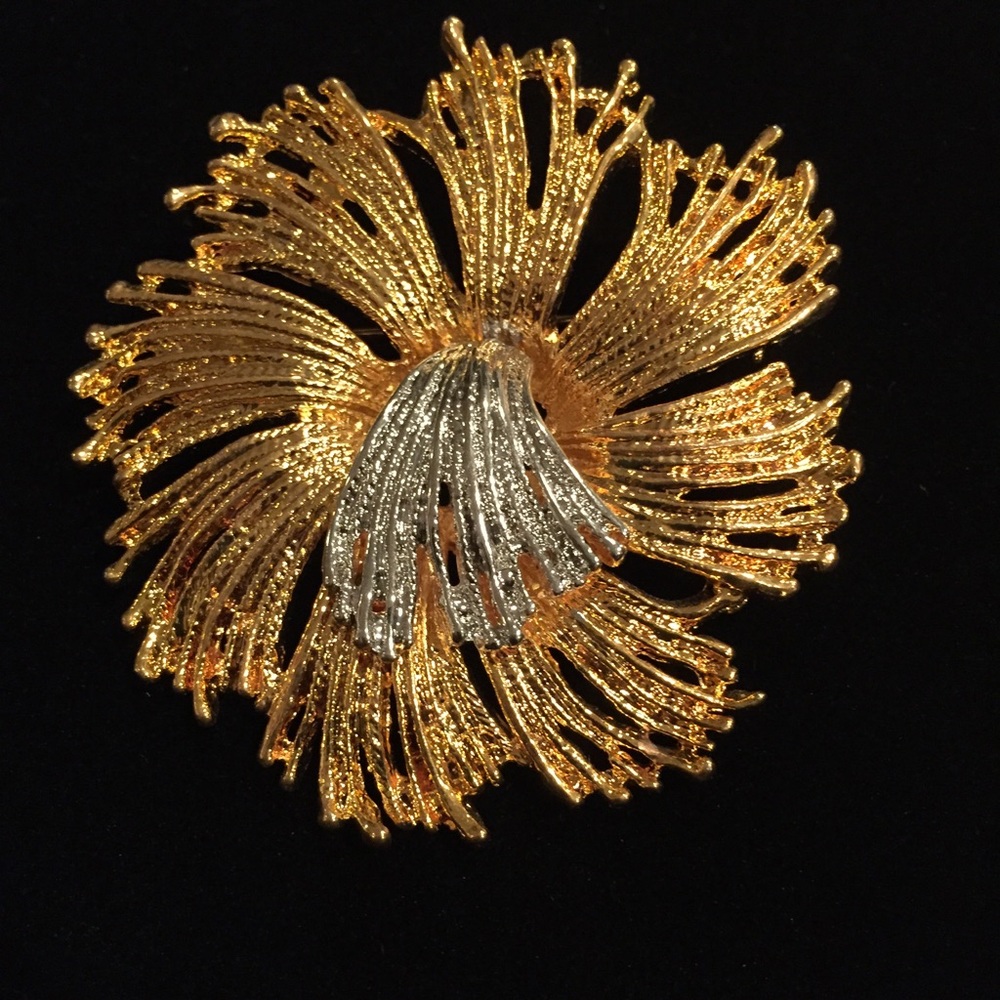 Brooch
