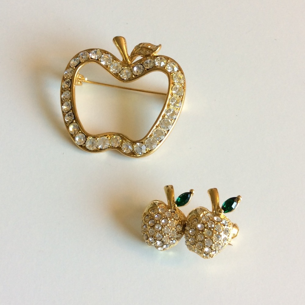 Apple Brooch Set