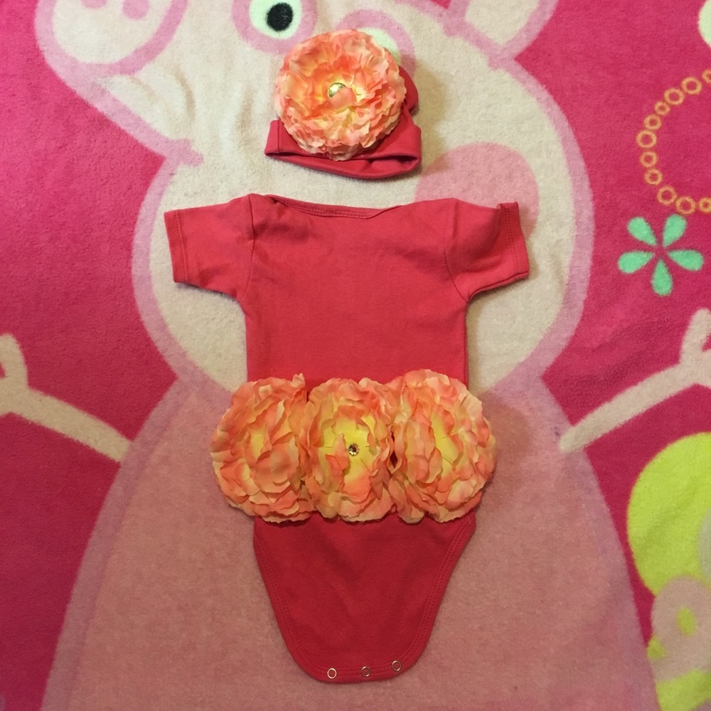 She Bloom baby flower onesie with matching hat!