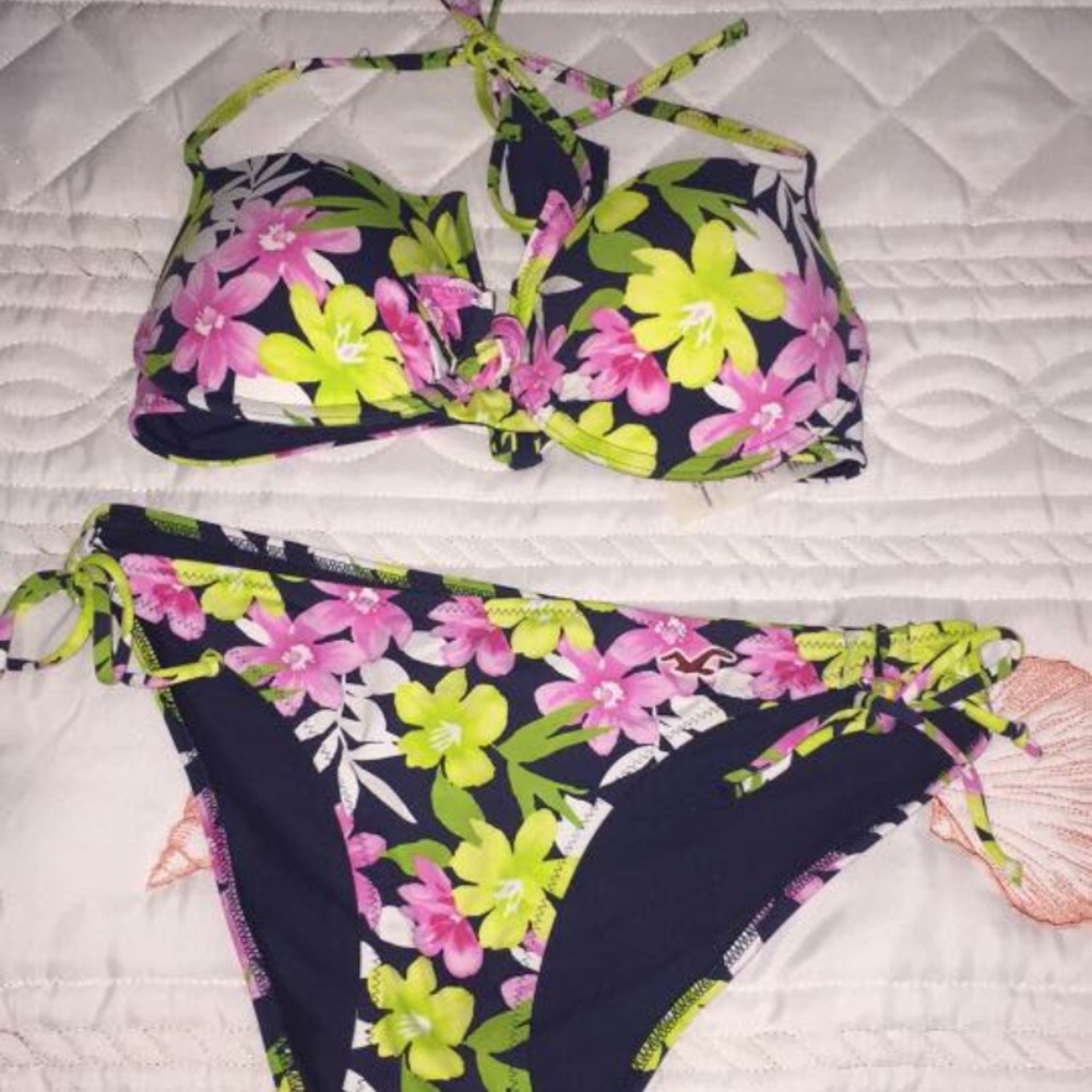 Hollister swim suit