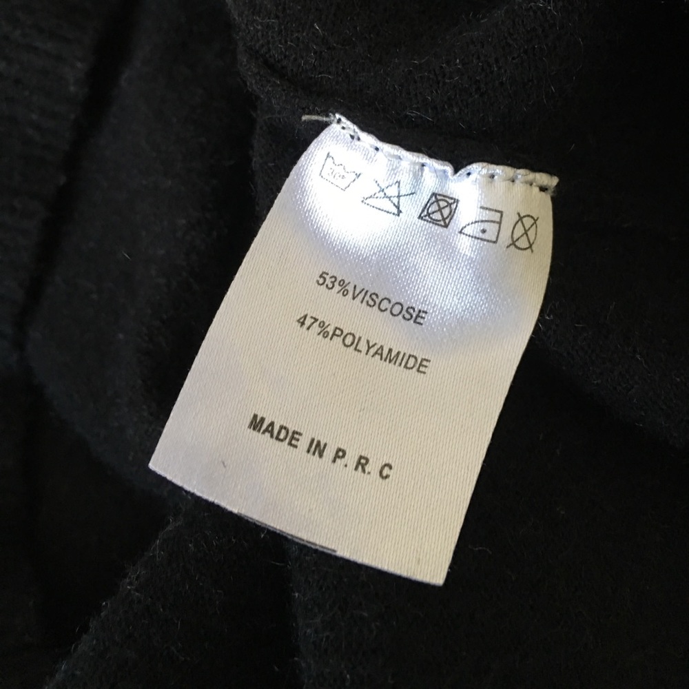 🌺SOLD🌺Brandy Melville Cecelia sweater 'bite me' - Picture 7 of 7