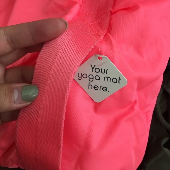 Awesome hot pink yoga bag w/ handle and strap - Picture 7 of 8