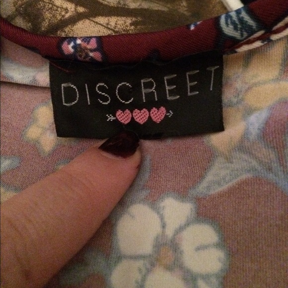 Flowery blouse - Picture 3 of 3