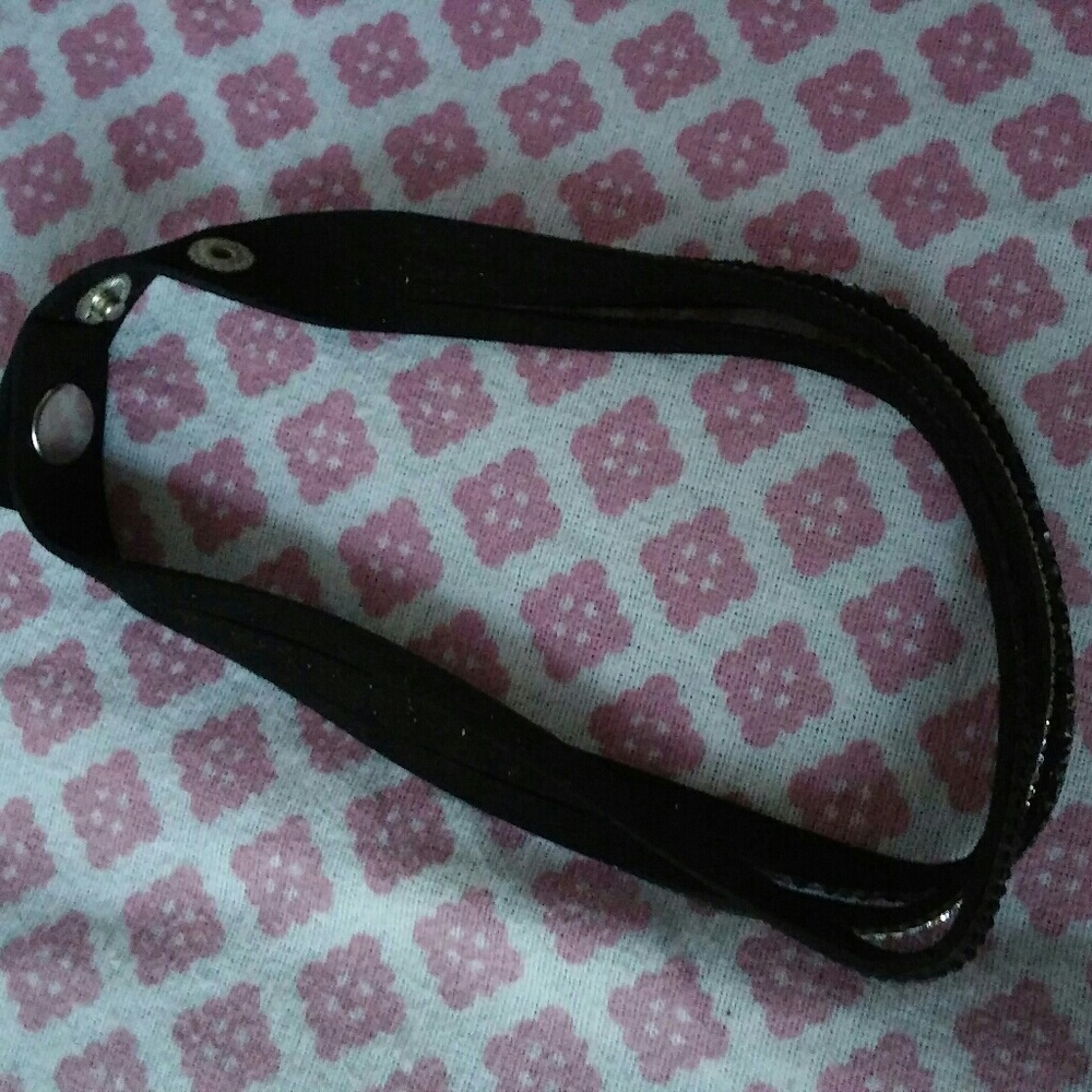 Sparkly choker necklace