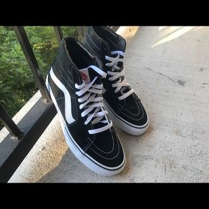NWOT. Vans Sk8-Hi Canvas Black & White