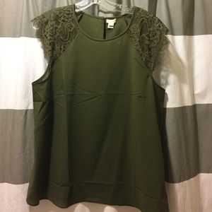 NWT Lace cap sleeves shell
