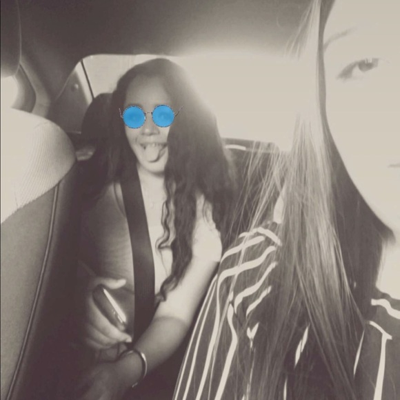 Meet your Posher, Cindy - Picture 1 of 1