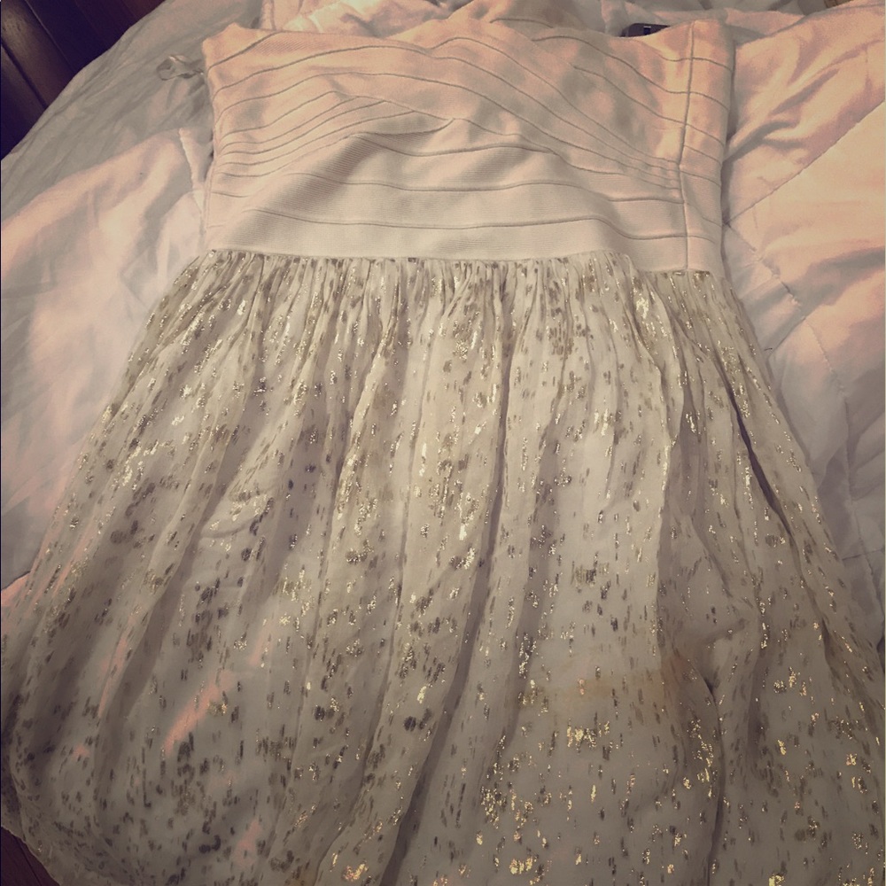 White strapless dress with gold sparkle (size M)