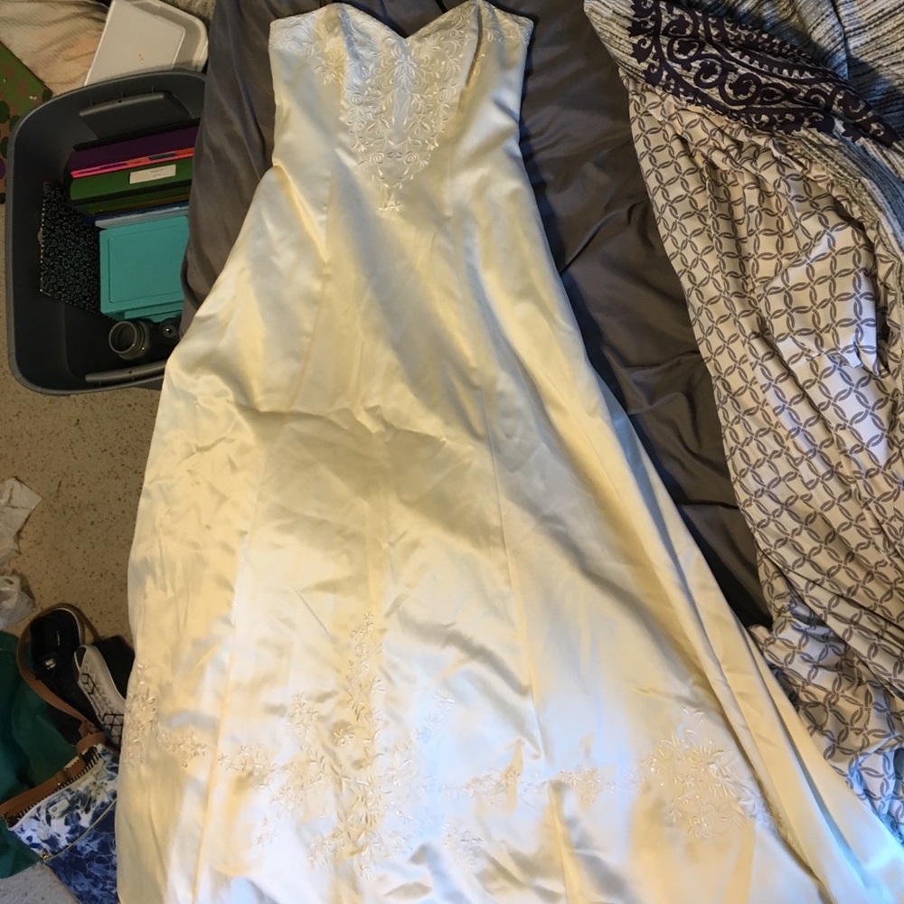 Strapless wedding gown