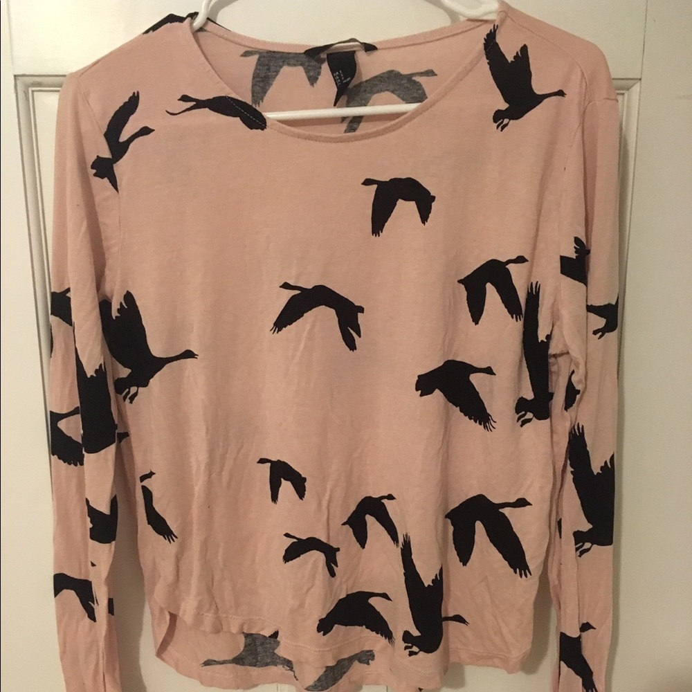 Long sleeve pink shirt w/black geese silhouettes