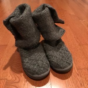 Gray expandable ugg boots