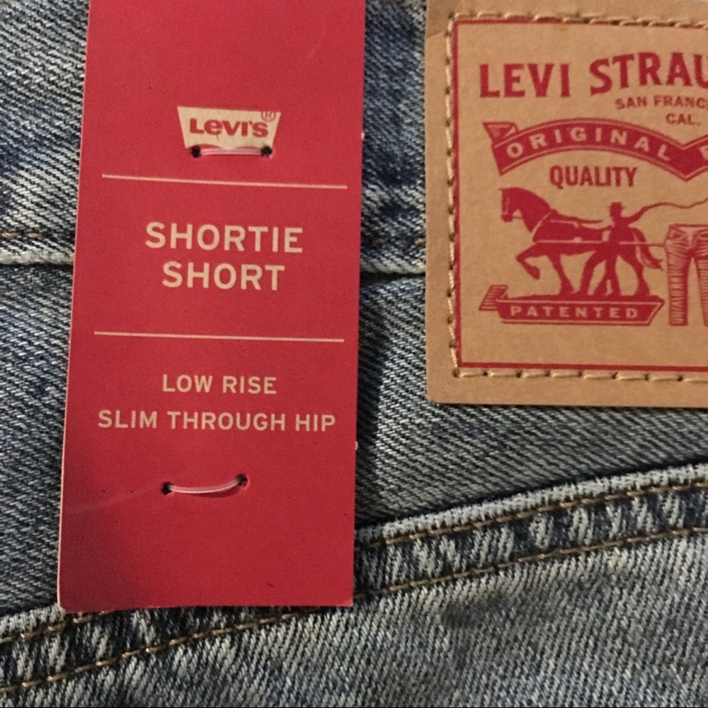 NWT LEVI Jean Shorts distressed - Picture 6 of 6