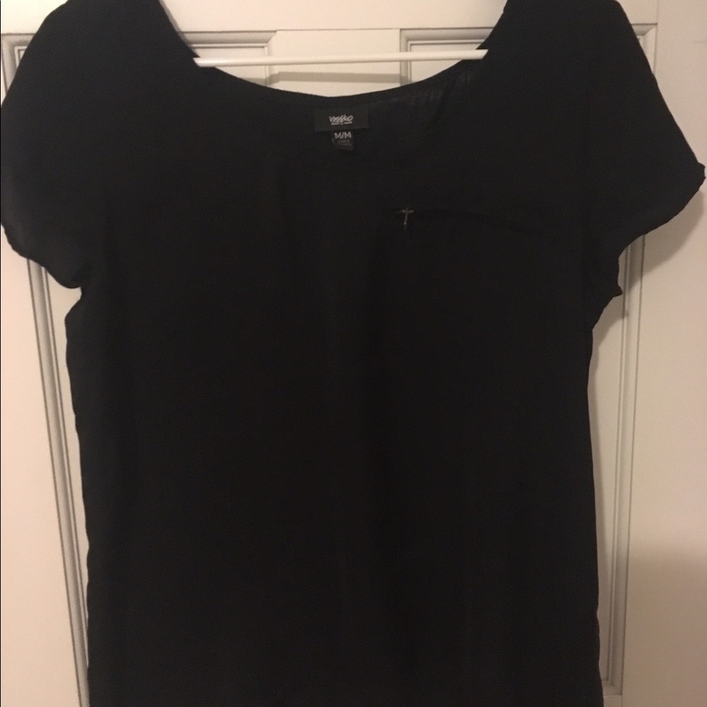 High-low black shirt