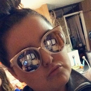 Meet your Posher, Gigi