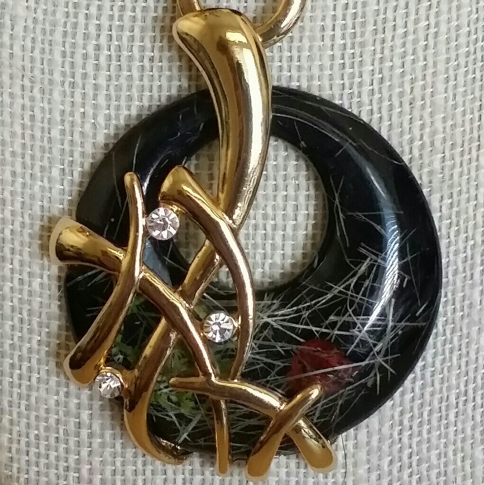 Must Have Resin Illusion Pendant Set