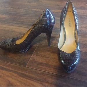 Nine West brown snake skin looking shoes