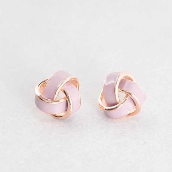 Knot Your Average Earrings - Picture 3 of 3