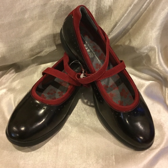 ❎sold❎New Balance Mary Janes Black  Red size 7.5 - Picture 2 of 8