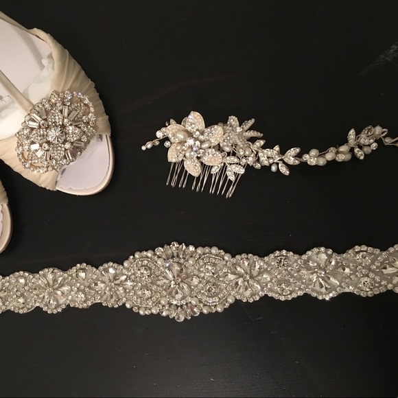 Pearl and rhinestone wedding headpiece main image 6