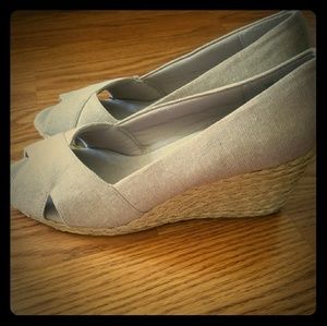 *new* Chaps grey strap crisscross sandal wedges