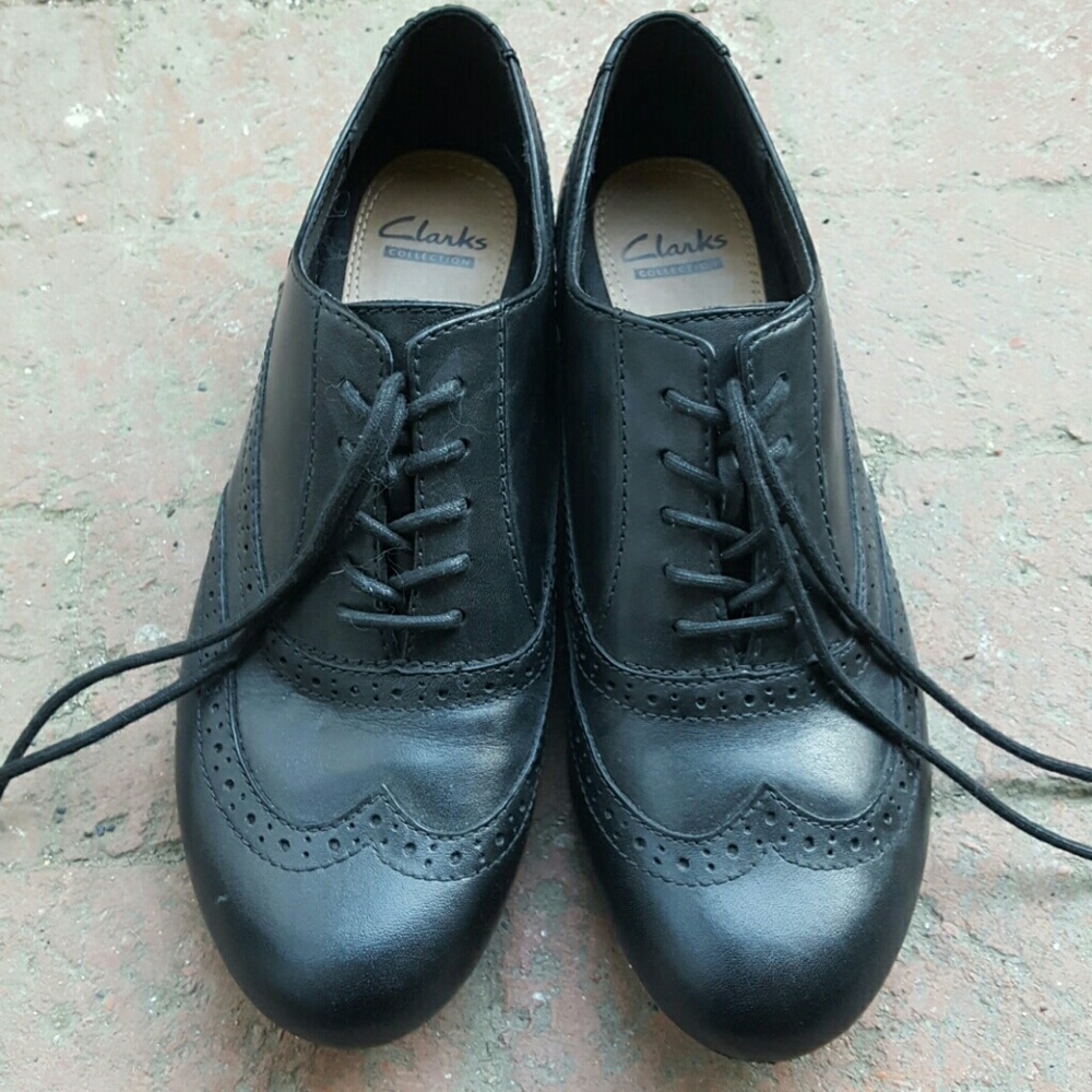 Clarks leather wingtip Oxfords