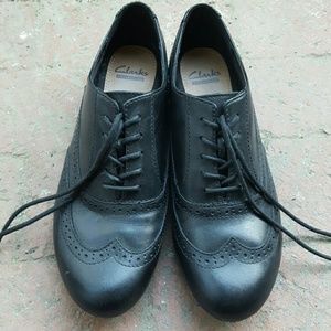 Clarks leather wingtip Oxfords