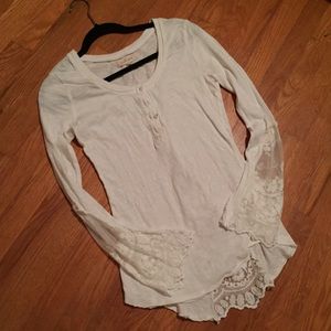 🔵 Black Swan Ivory & Lace Top