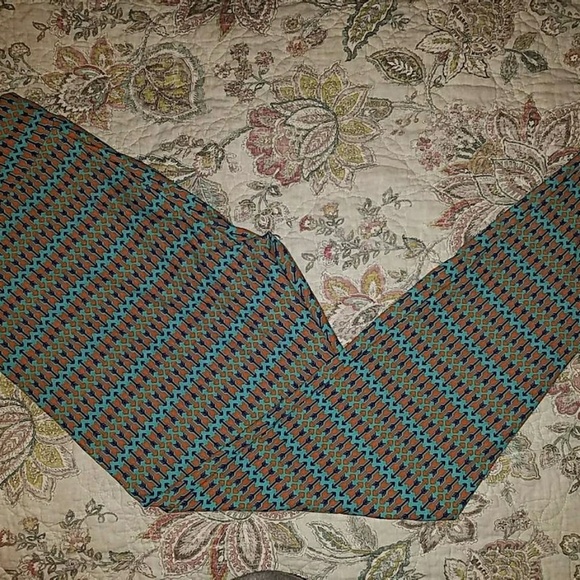 *SOLD* TC LULAROE LEGGINGS - Picture 1 of 1