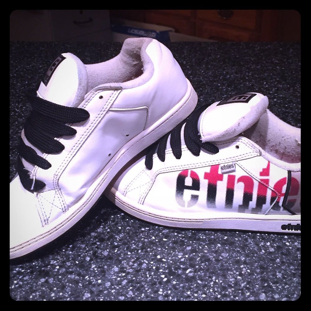 Etnies 🎉👍 Red, Black & Gray very gently Worn!