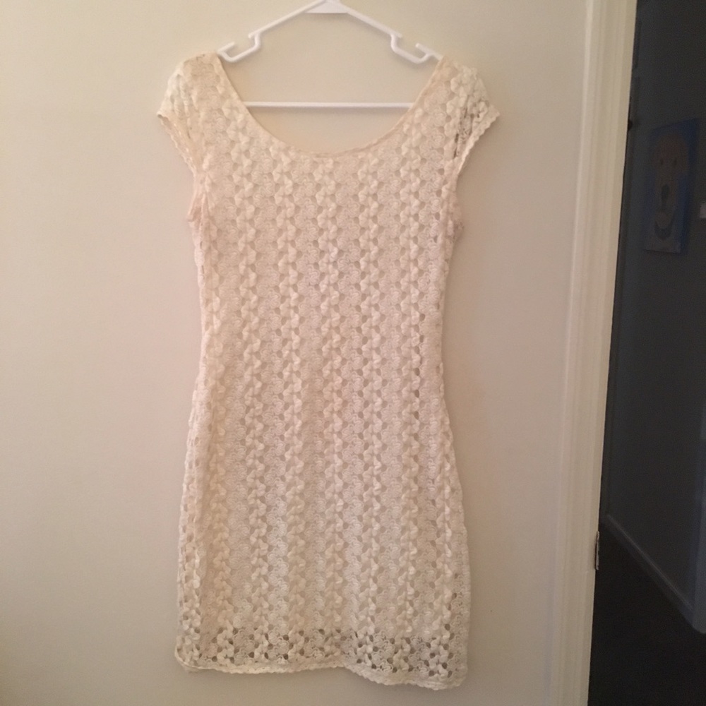 Crocheted top layer dress white lining