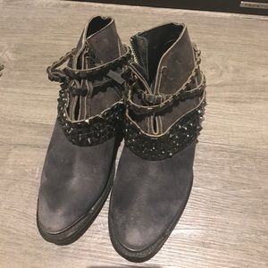 ⭐️ MOVING SALE ⭐️ Freebird Boots size 6