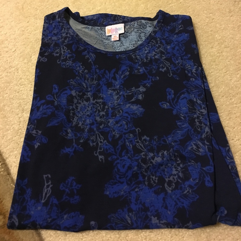 ❤️ Gorgeous Blue flower LulaRoe XS Irma ❤️