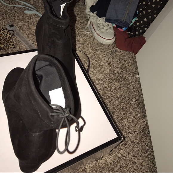 Heels - Picture 2 of 2