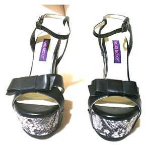 NWOT Black & White Snakeskin Sandals