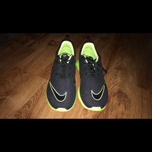 Nike roshe run 5.5 youth shoes, black & lime green