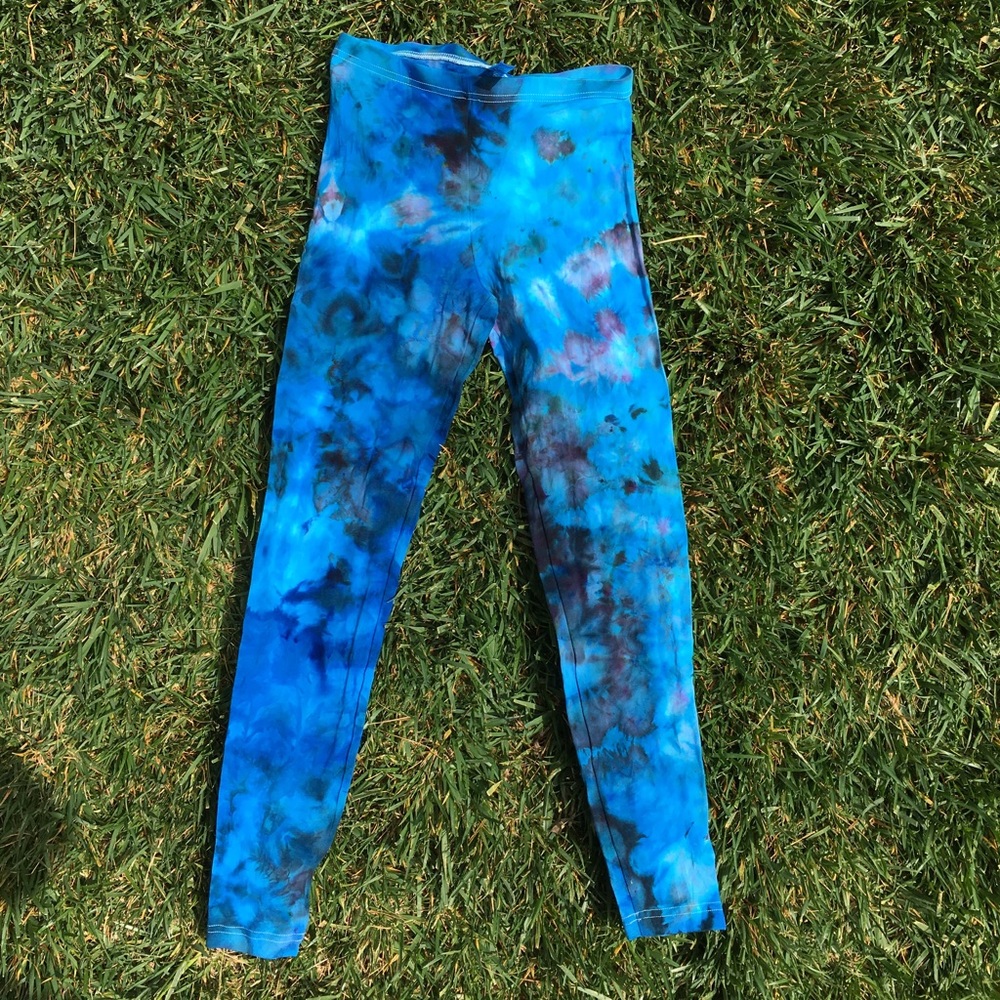 SOLD // Blue tie dye leggings!